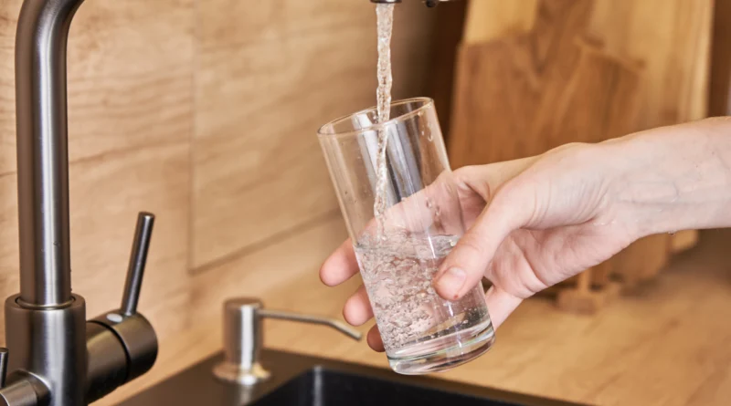 ingiltere musluk suyu ve kireç önleyici sürahi